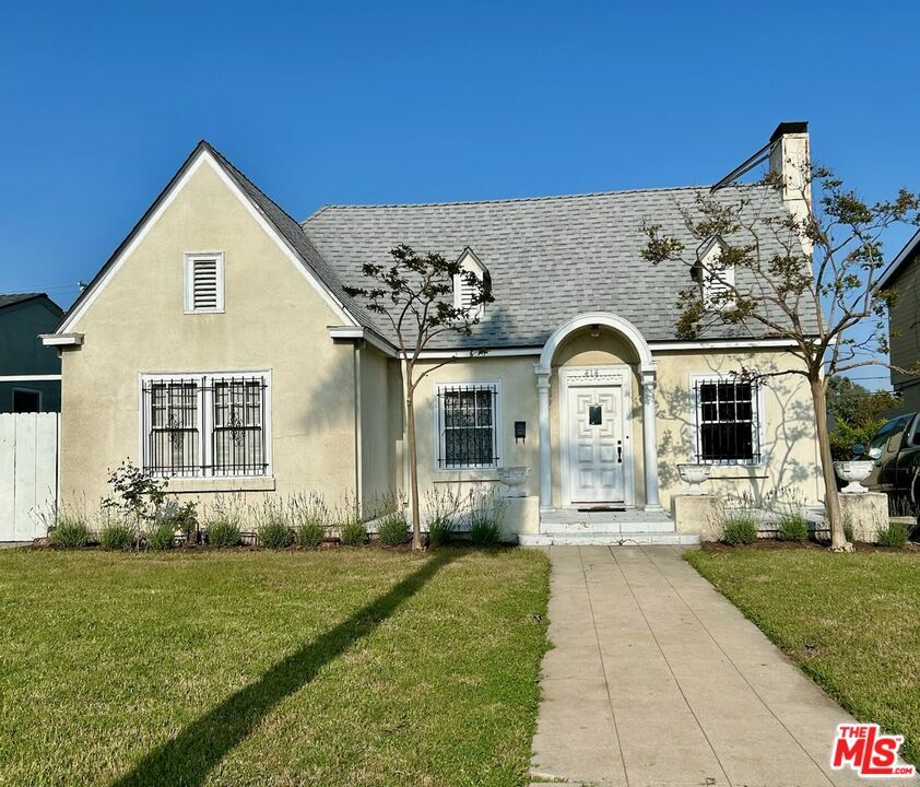 414  N Beachwood Dr  Los Angeles CA 90004 photo