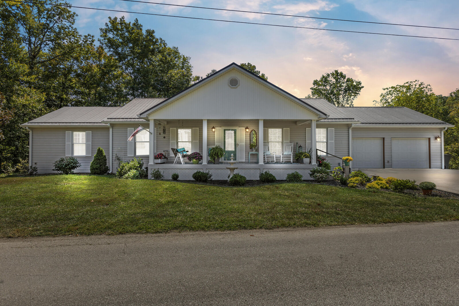 Property Photo:  293 Oakwood Drive  KY 41339