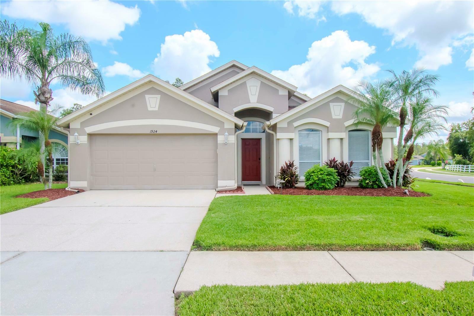 Property Photo:  1924 Grenville Court  FL 33543 