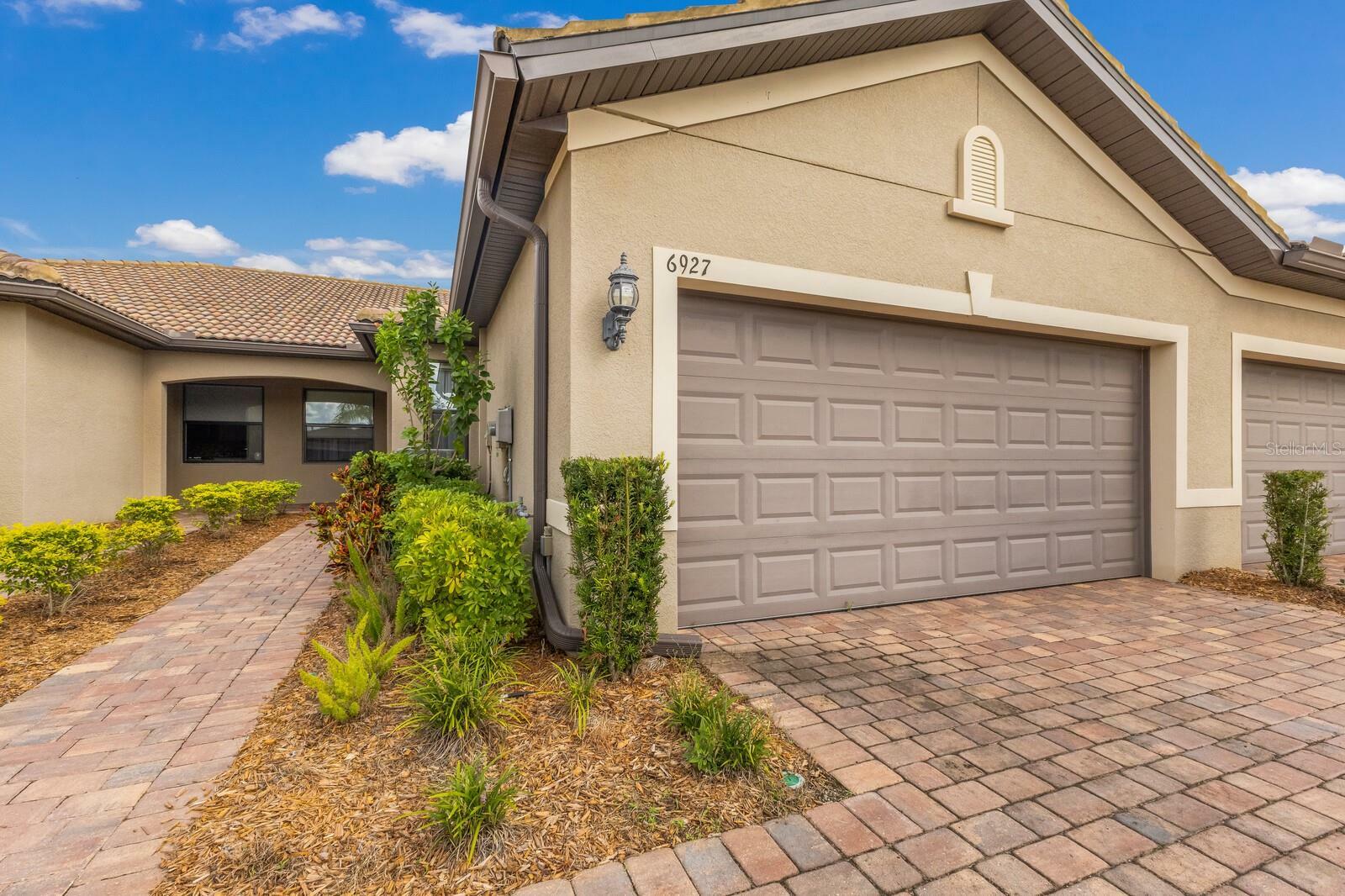 Property Photo:  6927 Dorset Court  FL 34202 