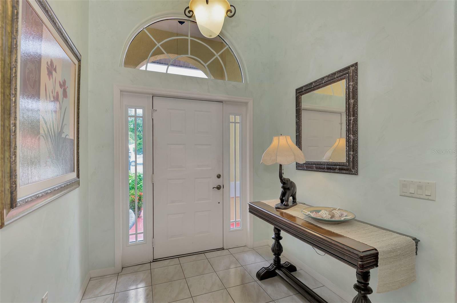 Property Photo:  512 Summerfield Way  FL 34292 