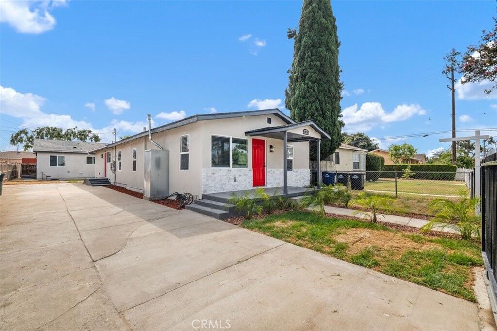 Property Photo: 10136 San Carlos Avenue CA 90280