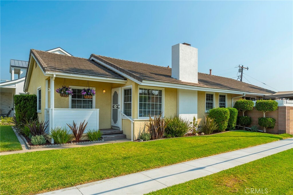 Property Photo:  1702 Park Street  CA 92648 