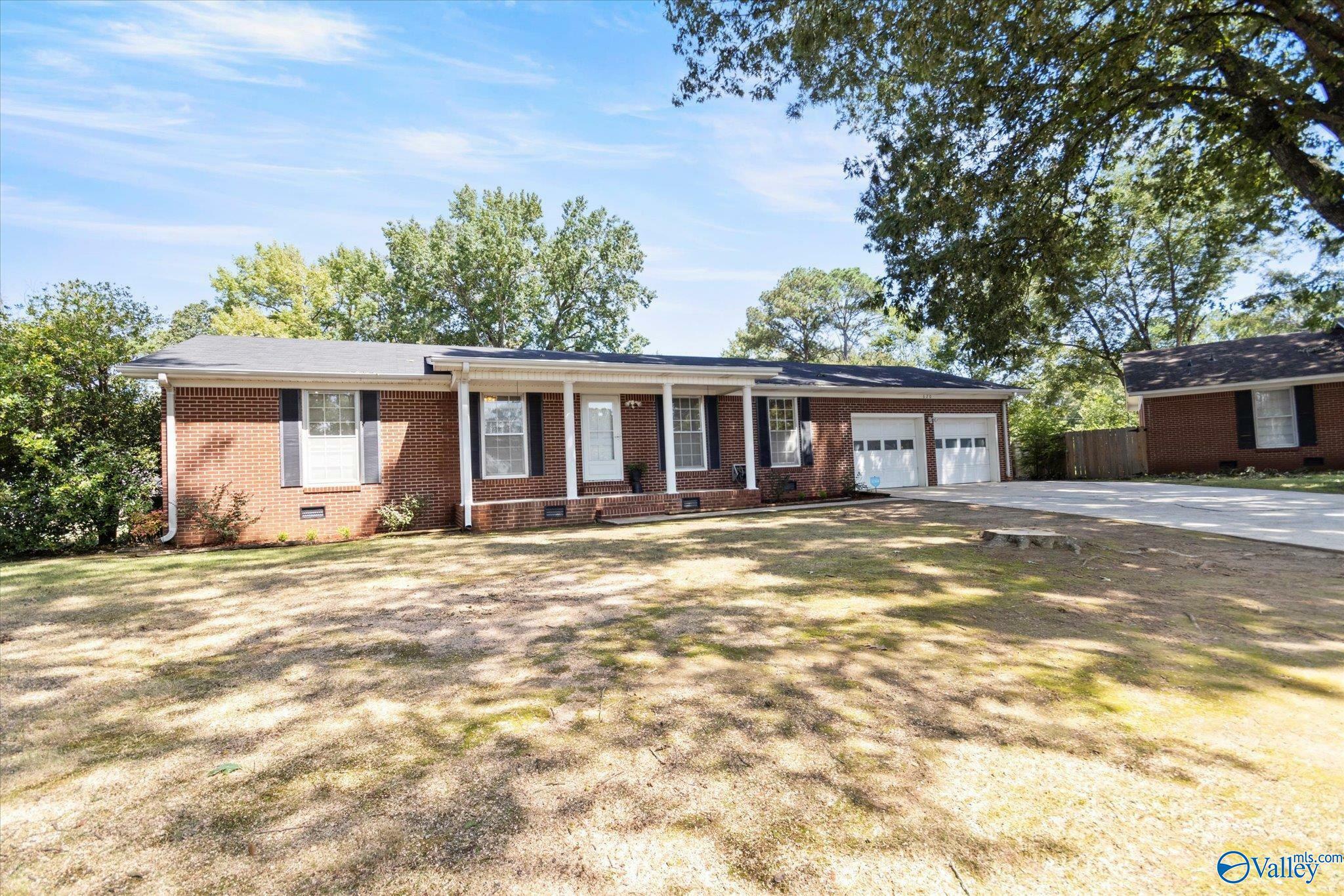 Property Photo:  620 Holland Court SW  AL 35601 