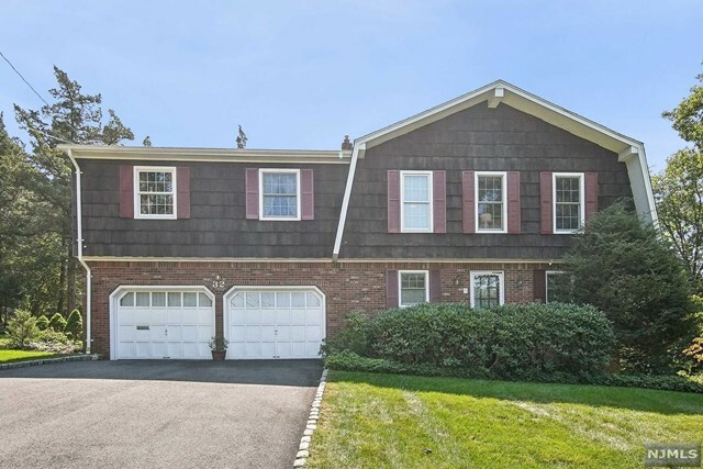 Property Photo:  32 Hemlock Terrace  NJ 07470 