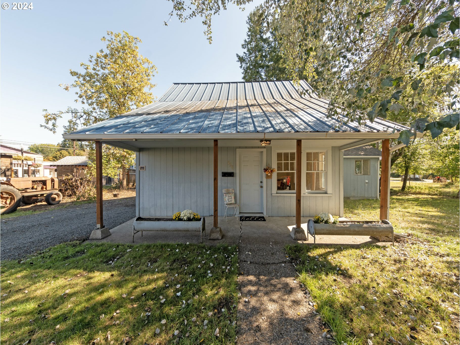 Property Photo: 758 Weed Ave OR 97064
