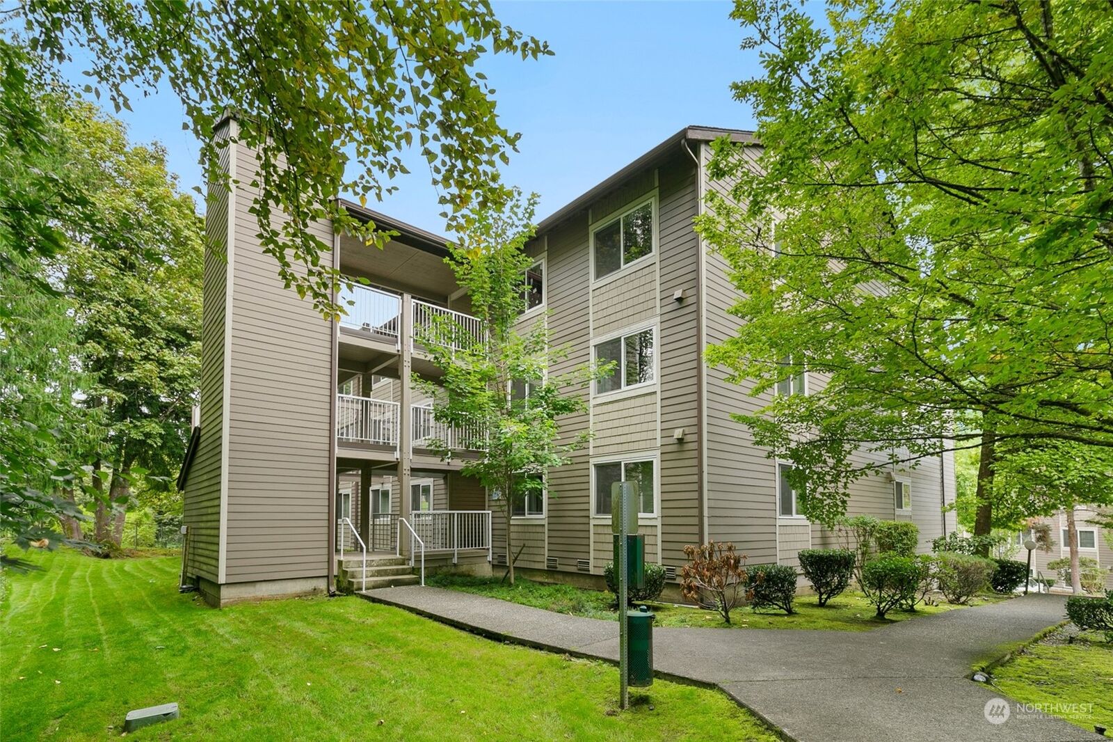 Property Photo:  208 Mountain Park Boulevard SW E303  WA 98027 