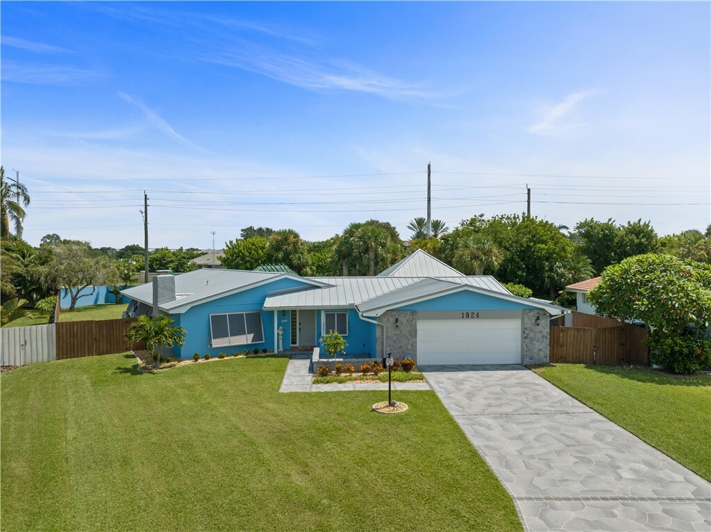 Property Photo:  1924 Shore View Drive  FL 32903 