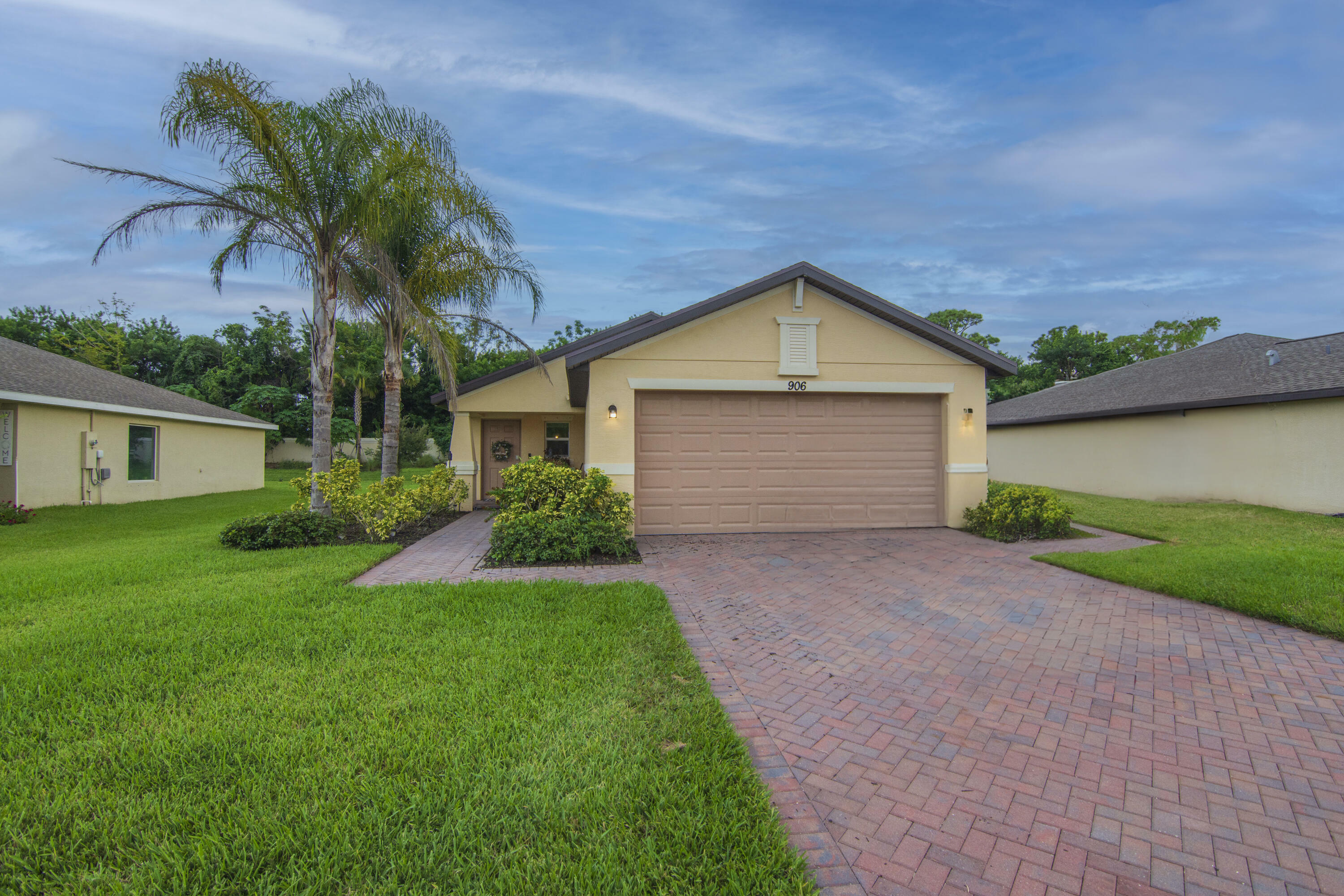 Property Photo:  906 Bent Creek Drive  FL 34947 