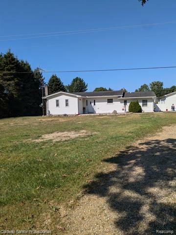 Property Photo:  912 Columbiaville Road  MI 48421 