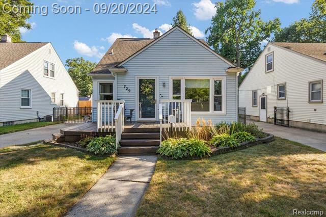 Property Photo:  729 Ellen Avenue  MI 48073 