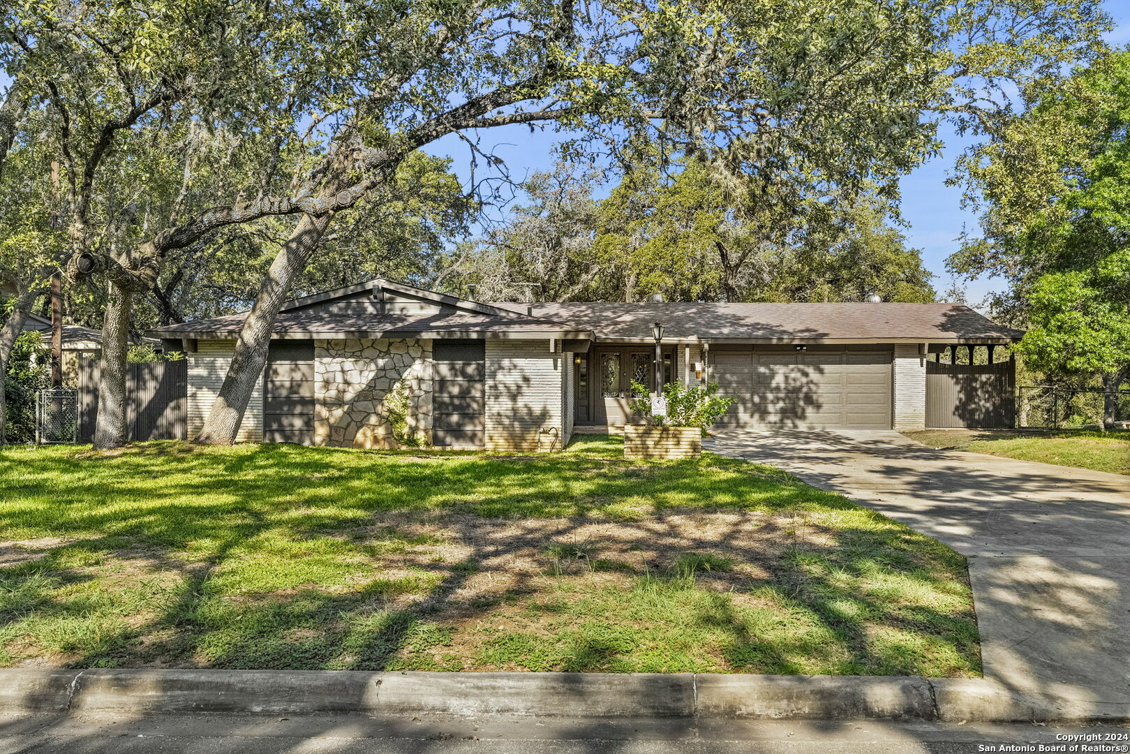 Property Photo:  127 Canyon Oaks Dr  TX 78232 