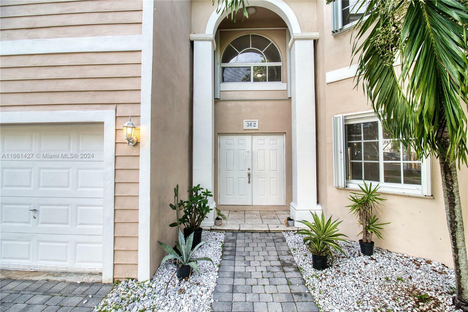 Property Photo:  362 NE 30th Ave  FL 33033 