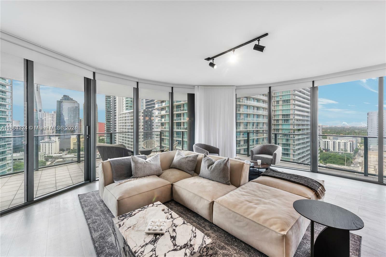 Property Photo:  1000 Brickell Plz 2102  FL 33131 