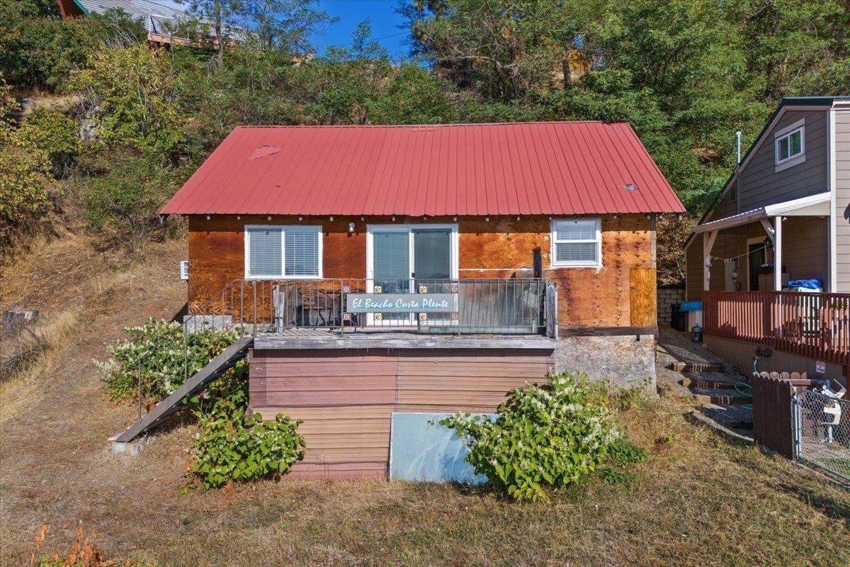 Property Photo:  23605 E Beach Ln  WA 99025 