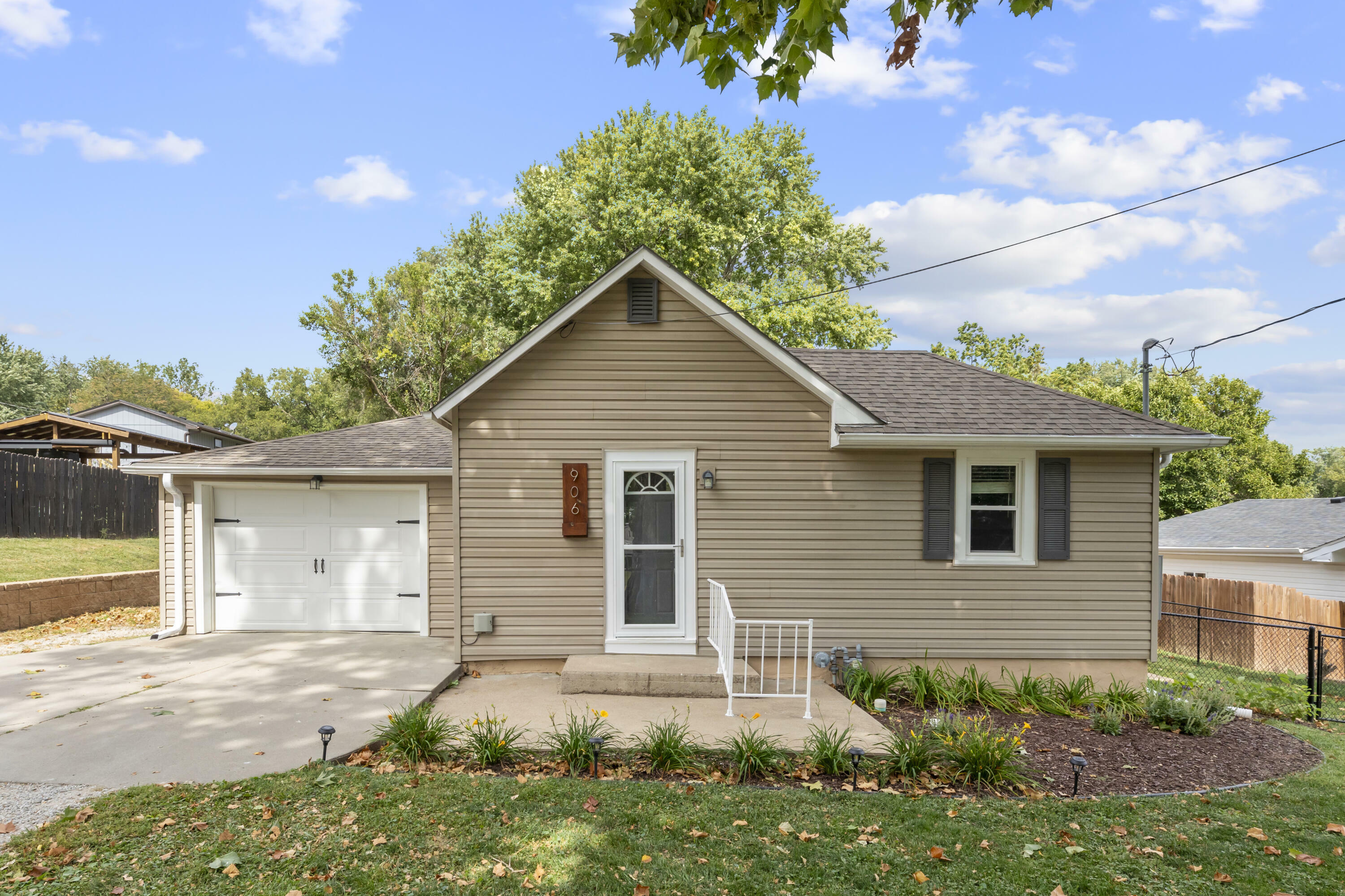 Property Photo:  906 Townsend  Street  IA 51534 