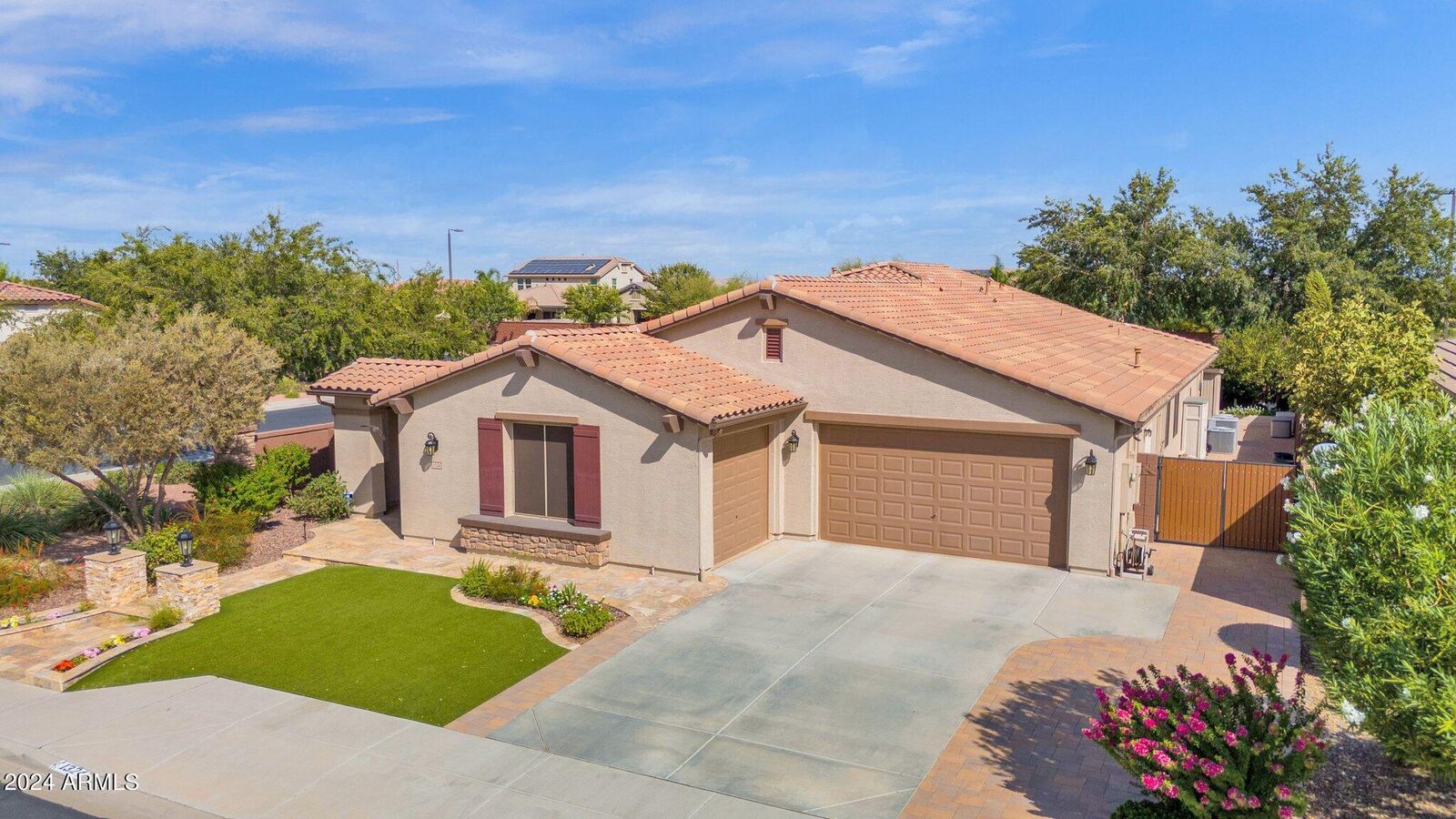 Property Photo: 1324 W Dove Tree Avenue AZ 85140