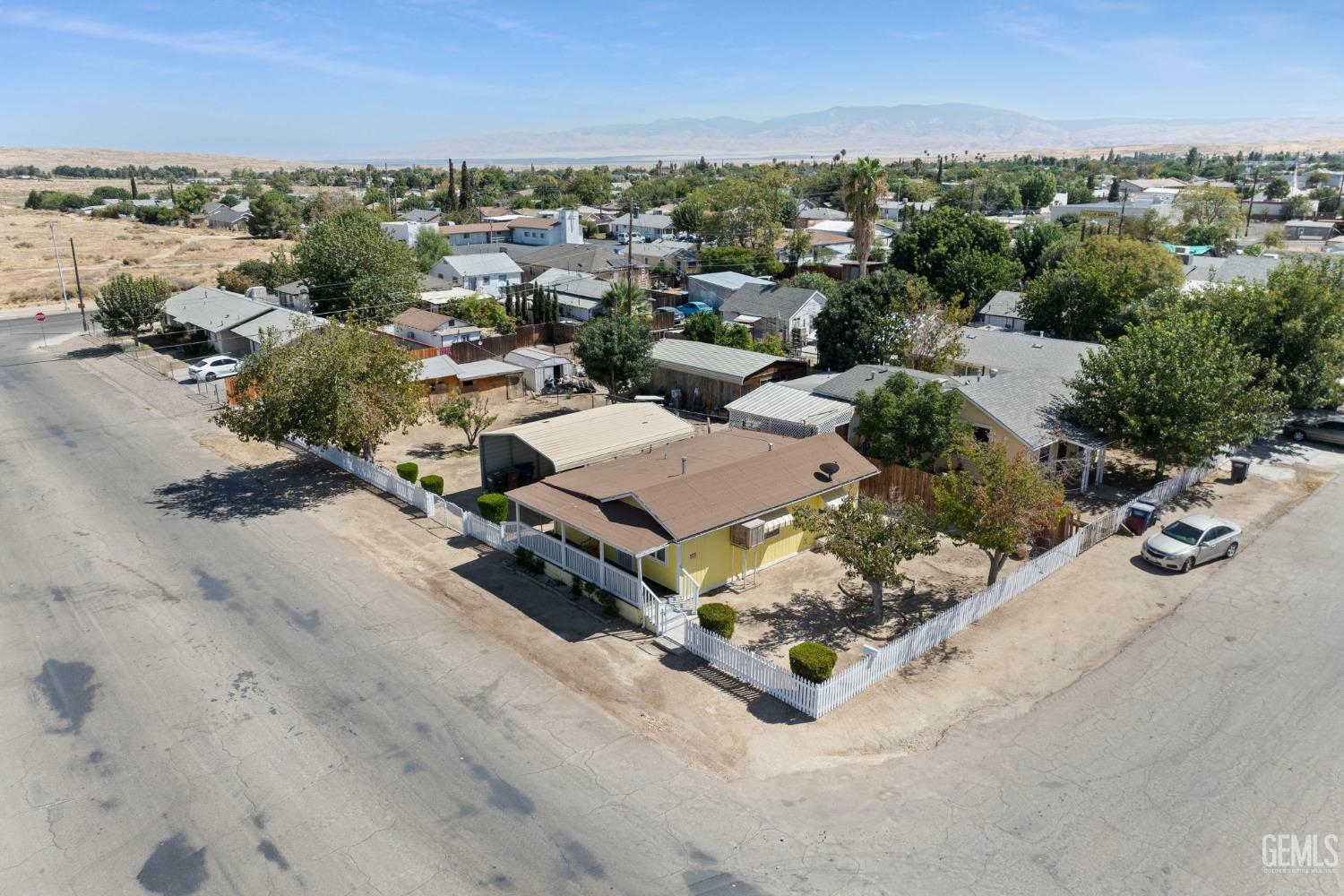 Property Photo:  520 Tyler Street  CA 93268 