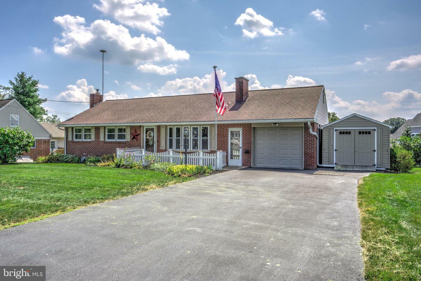 Property Photo:  128 Mayfield Drive  PA 17543 