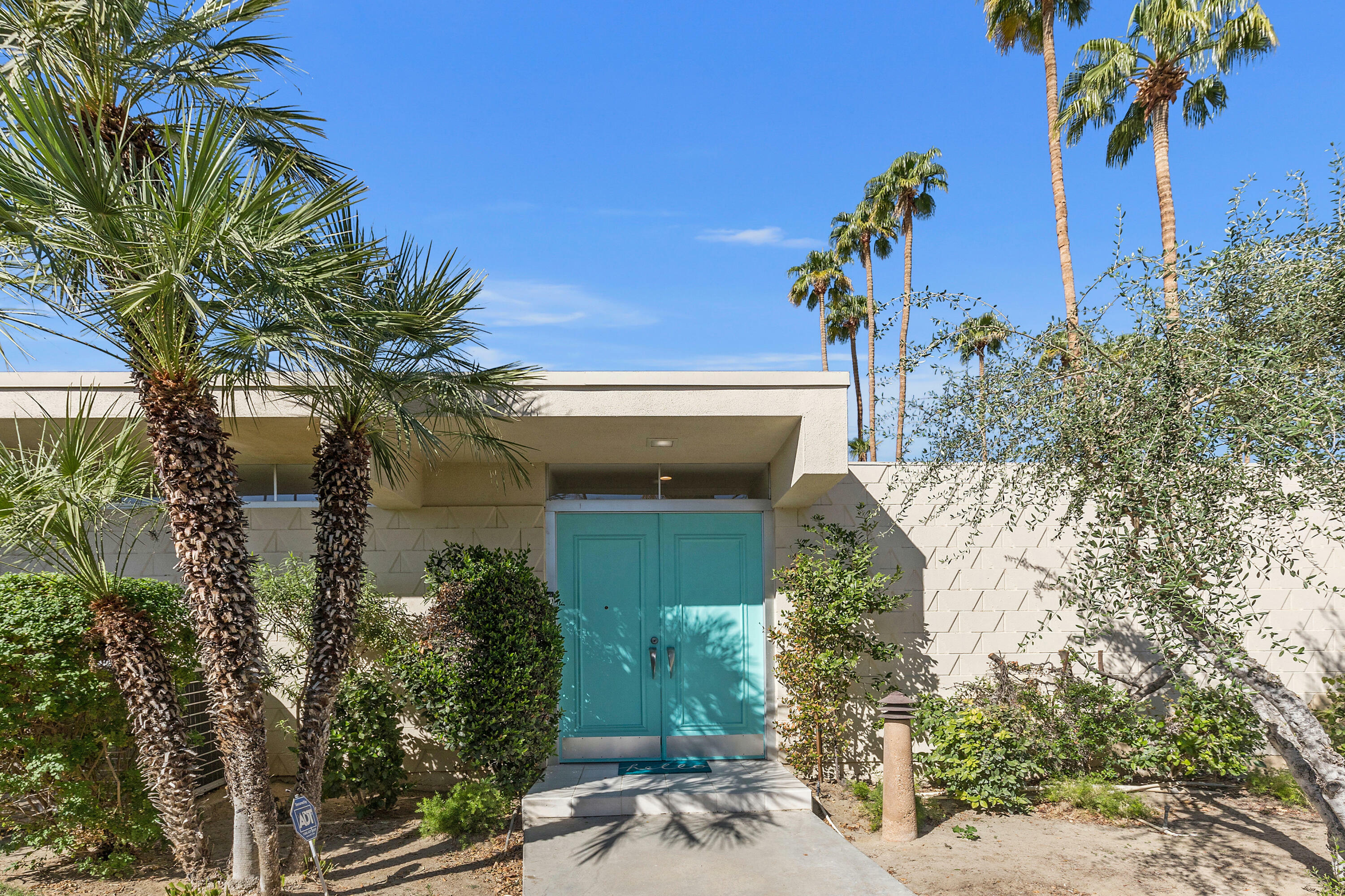 Property Photo:  330 Desert Lakes Drive  CA 92264 