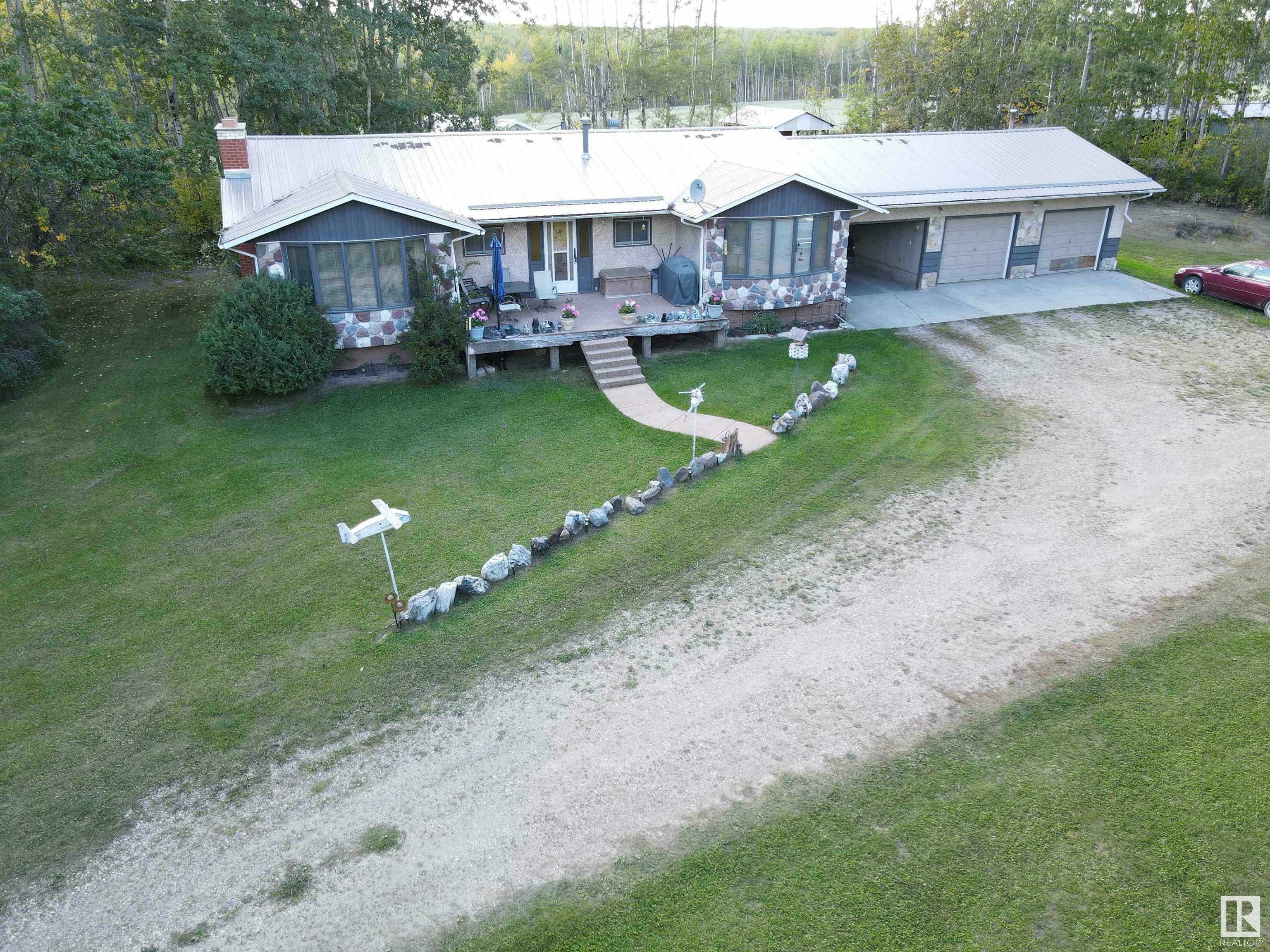 Property Photo:  51120 Rge Rd 73  AB T7A 0B9 