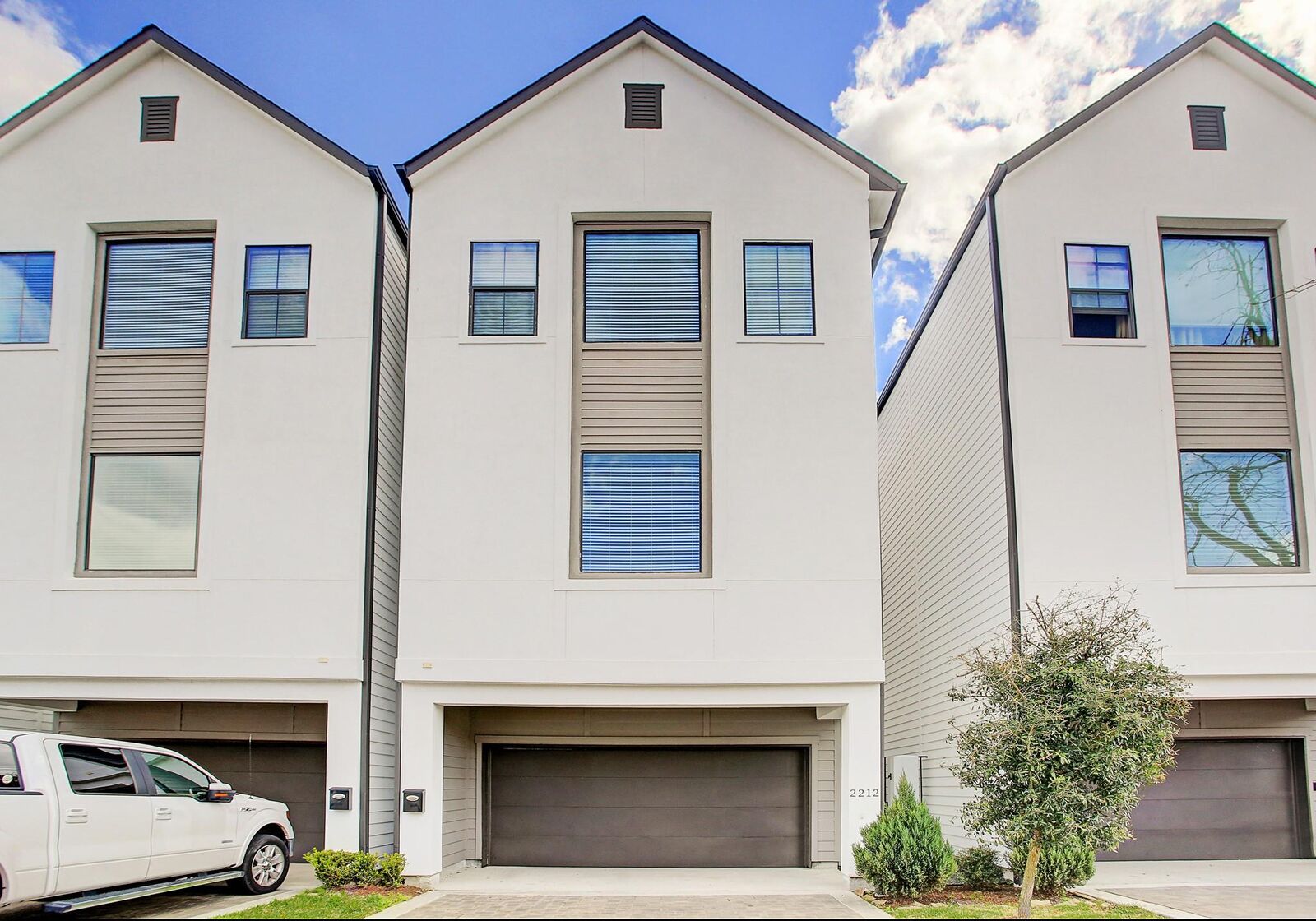 Property Photo: 2212 Arabelle Street TX 77007