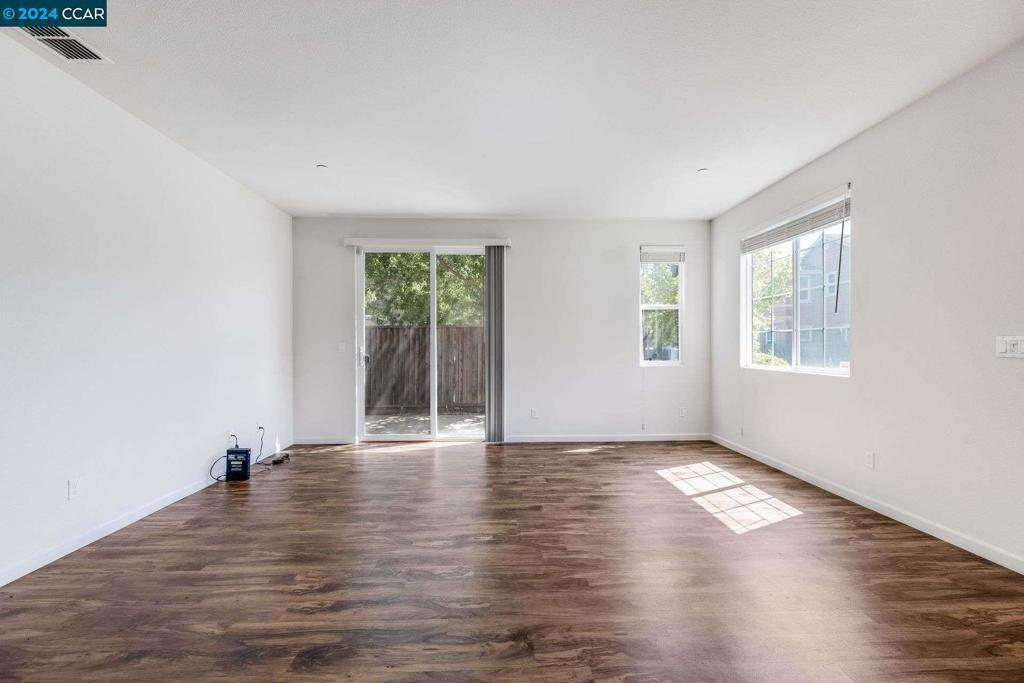 Property Photo:  1113 Strawberry Ln  CA 94585 