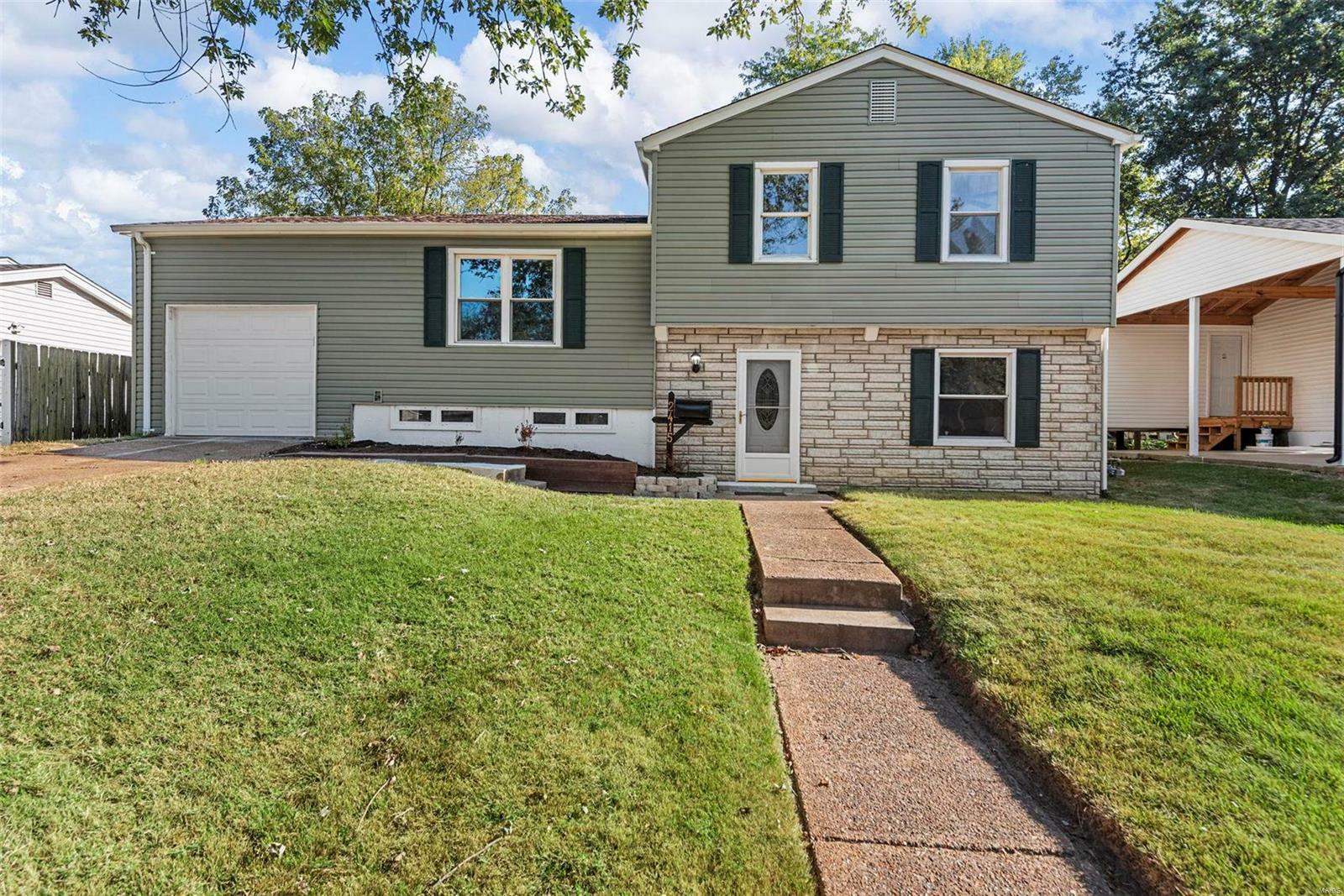 Property Photo: 2415 Oakwood Manor Drive MO 63031