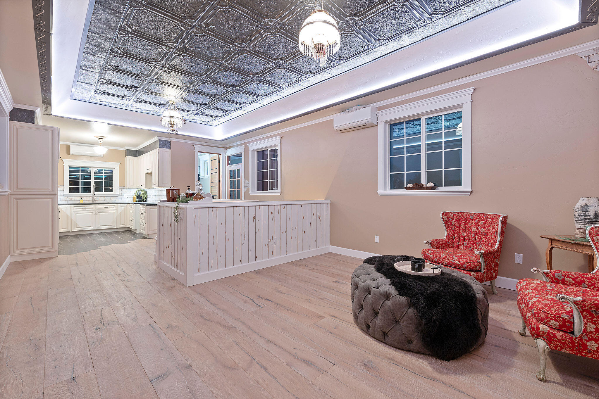 Property Photo: 733 NE 3rd Street OR 97754