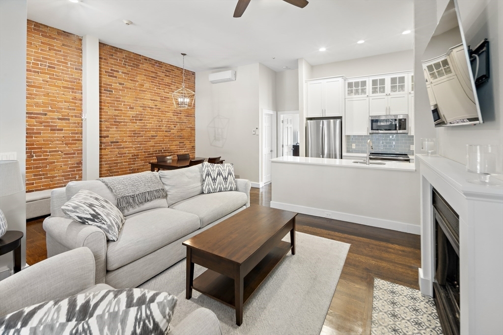 Property Photo:  14 Concord Square 2  MA 02118 