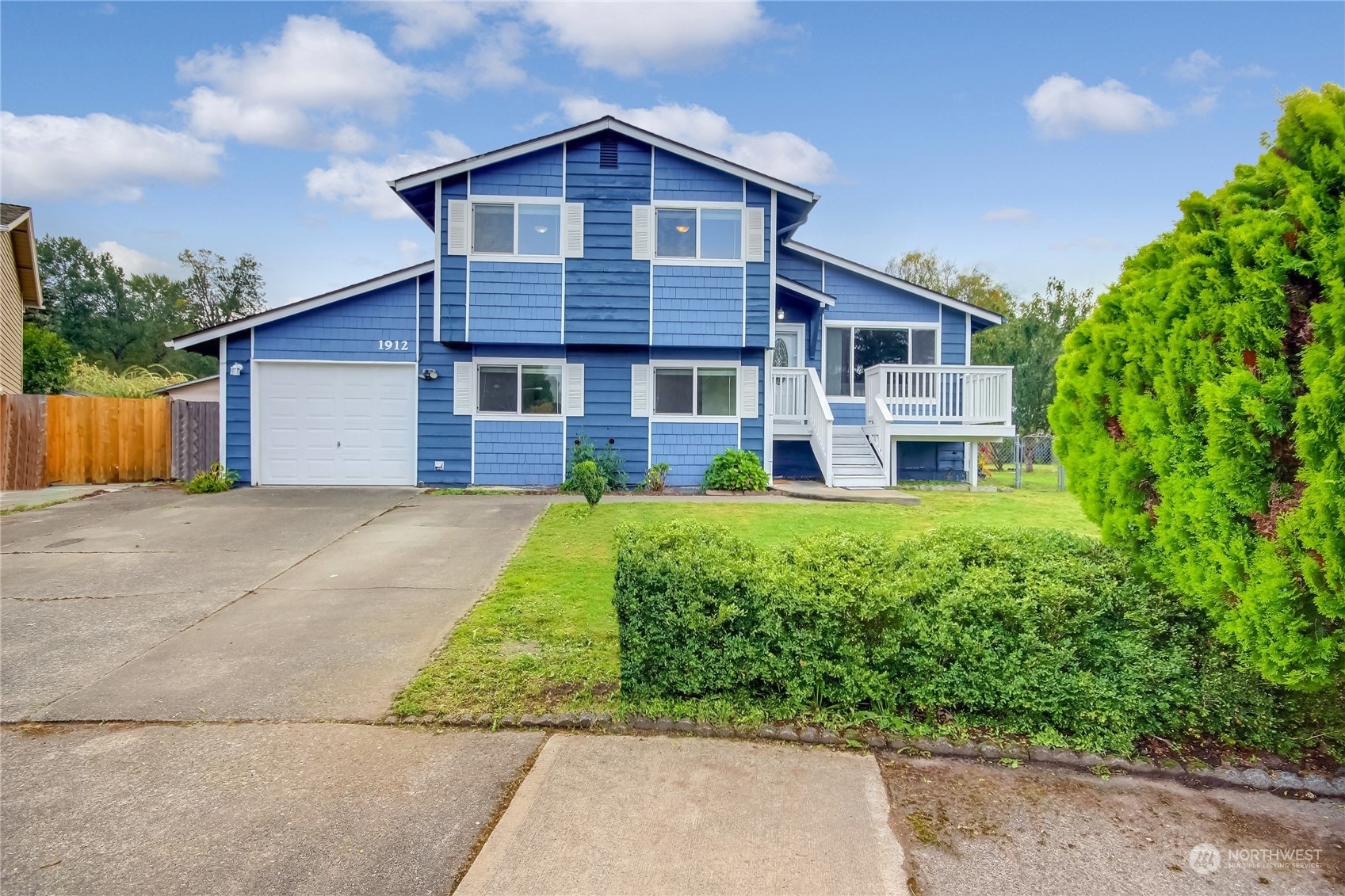 Property Photo:  1912 20th Street NE  WA 98002 