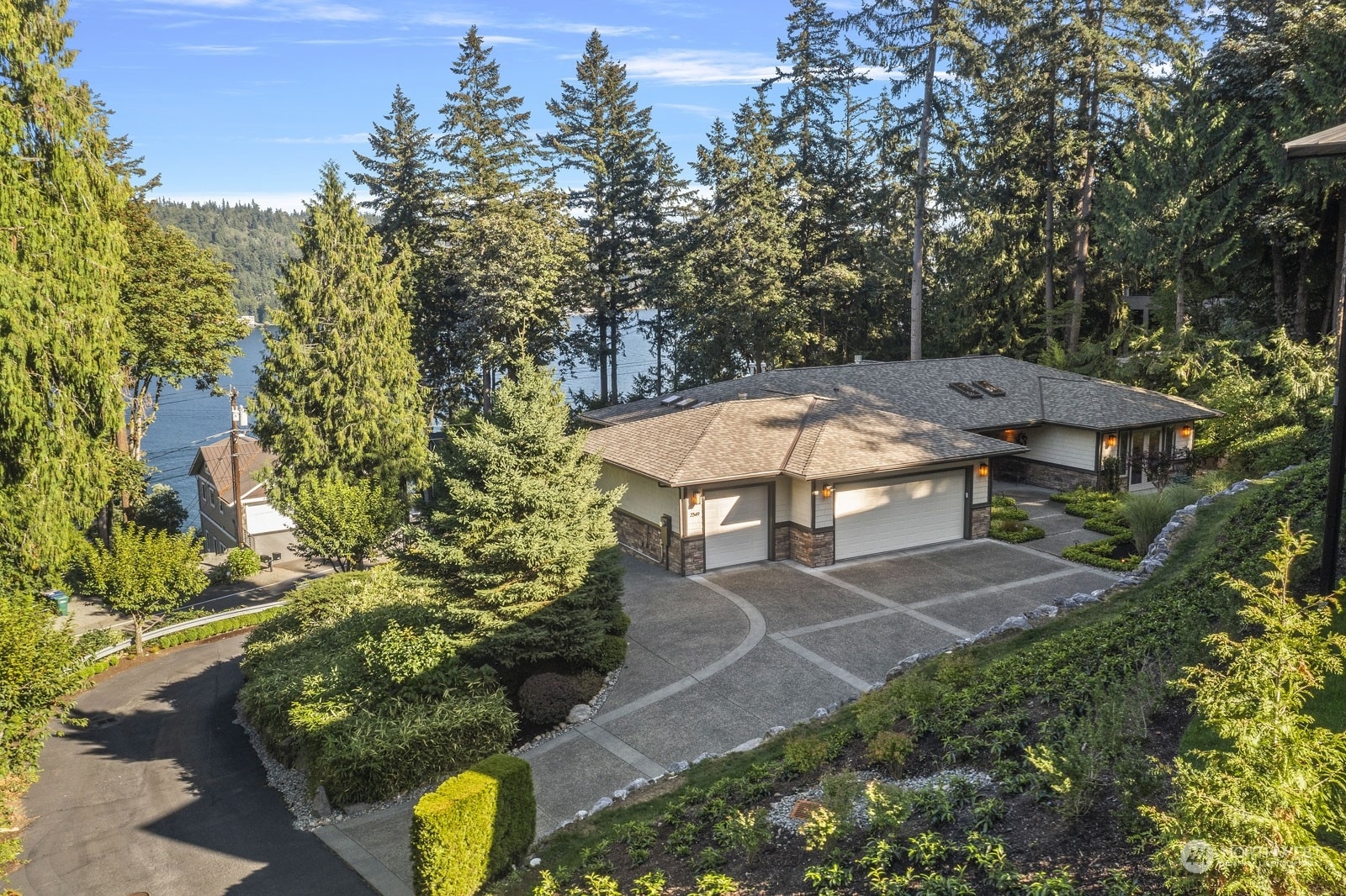 Property Photo:  2349  West Lake Sammamish Parkway NE  WA 98052 