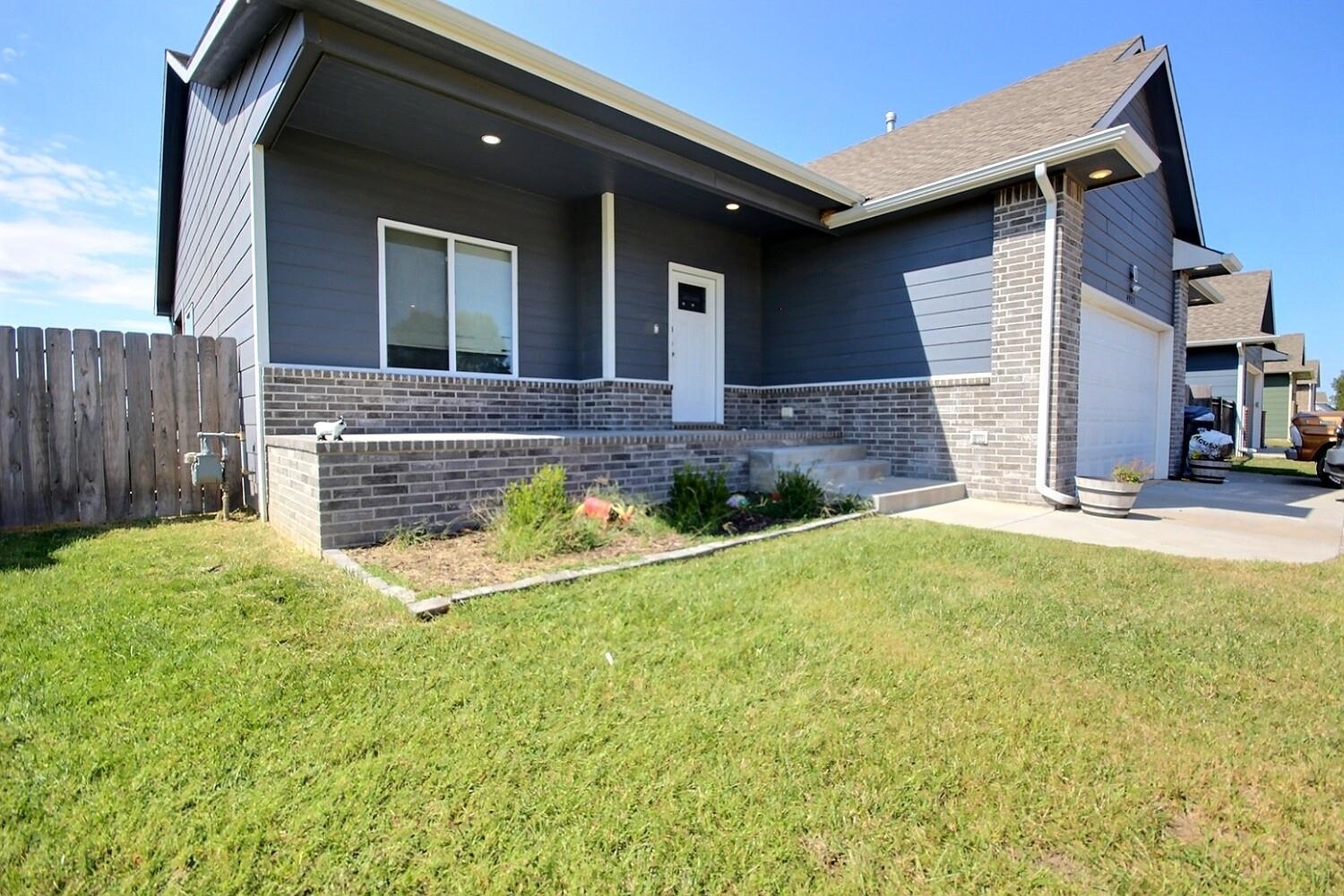 Property Photo:  4925 S Saint Paul St  KS 67217 