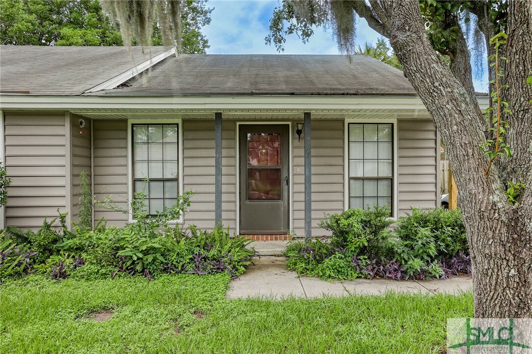 Property Photo:  127 Hunt Club Court  GA 31406 