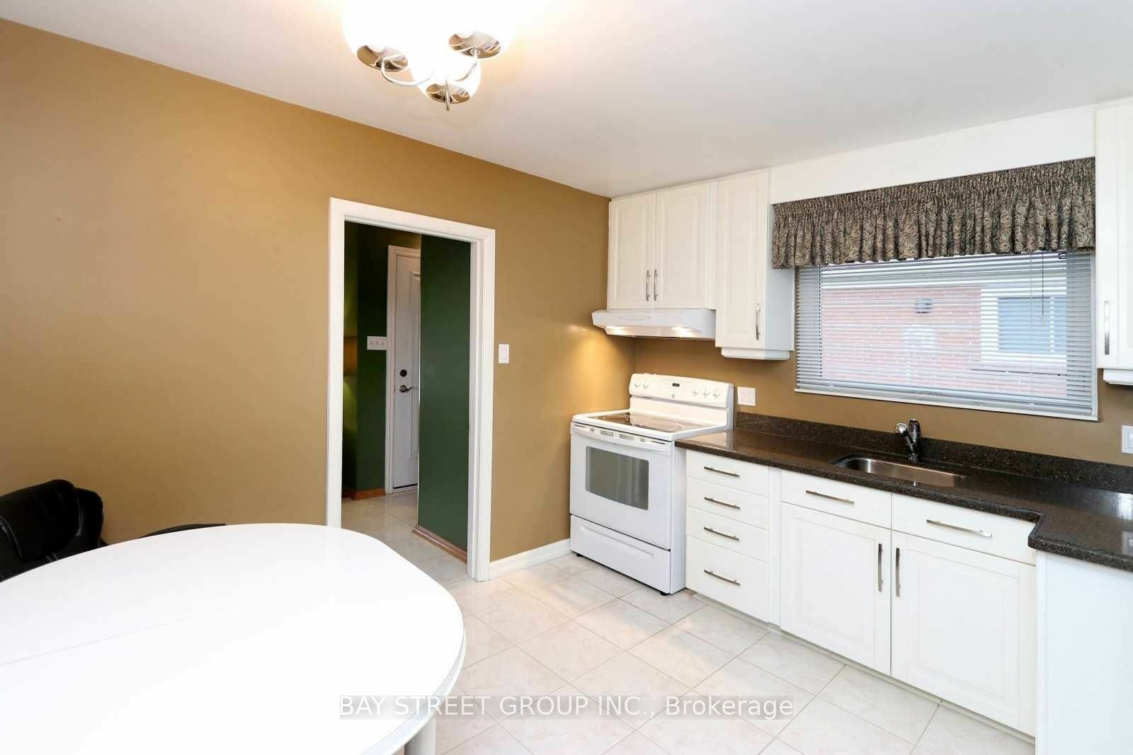 Property Photo:  3517 Ashcroft Cres Main  ON L5C 2E6 