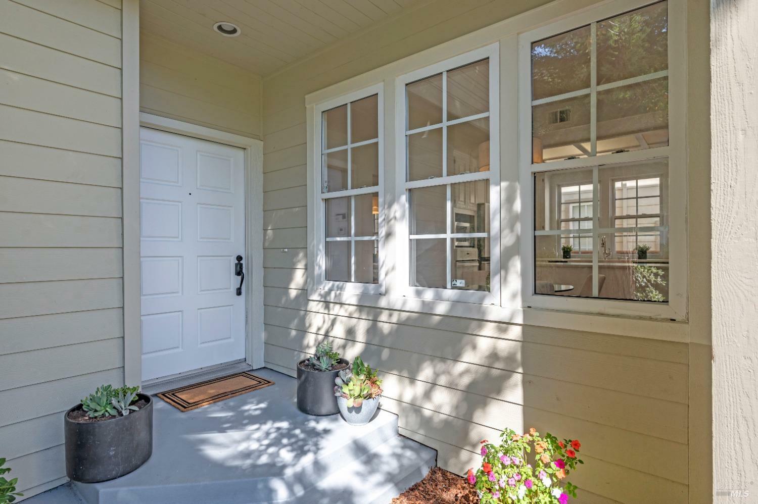 Property Photo:  10 Edgewater Court  CA 94903 