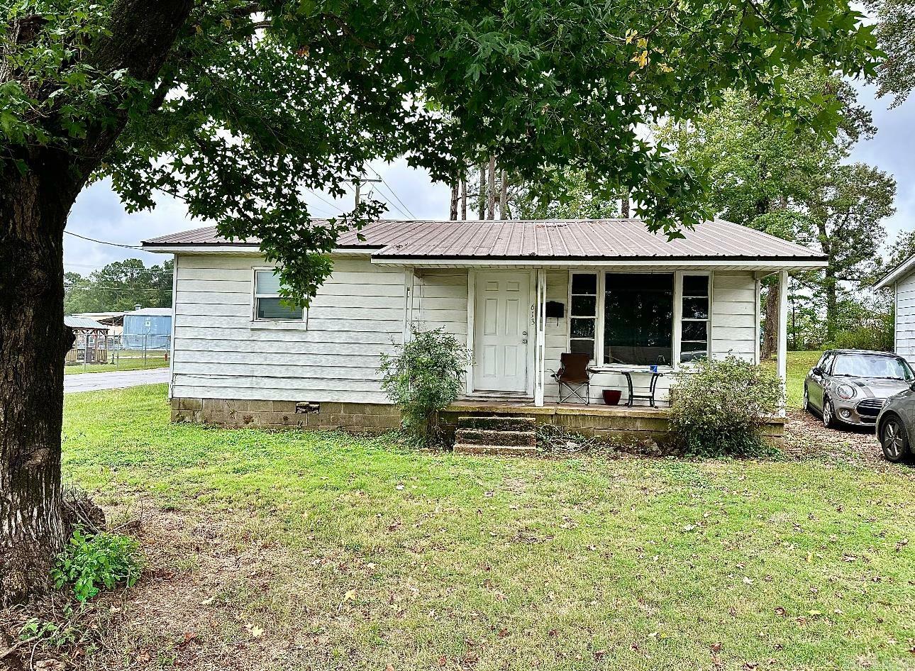 Property Photo:  613 E Gum Street  AR 72150 