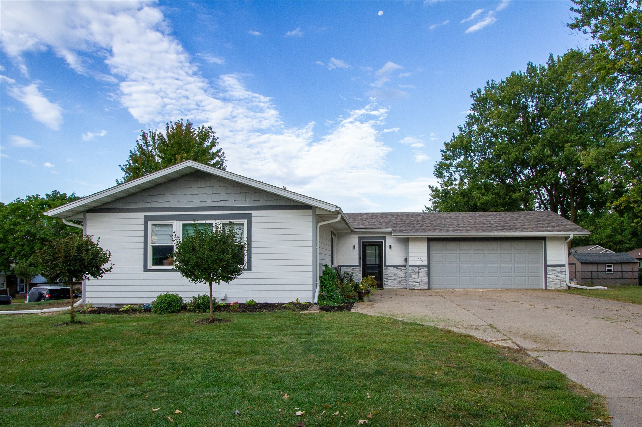 300 Pine Drive  Pella IA 50219 photo