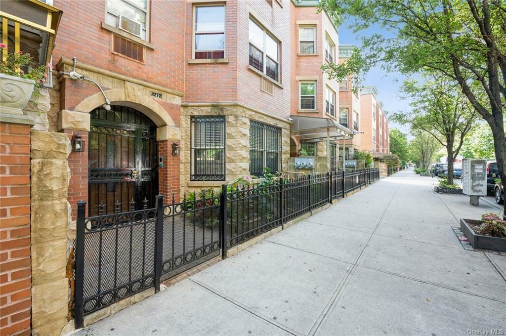 Property Photo:  1272 Grant Avenue  NY 10456 