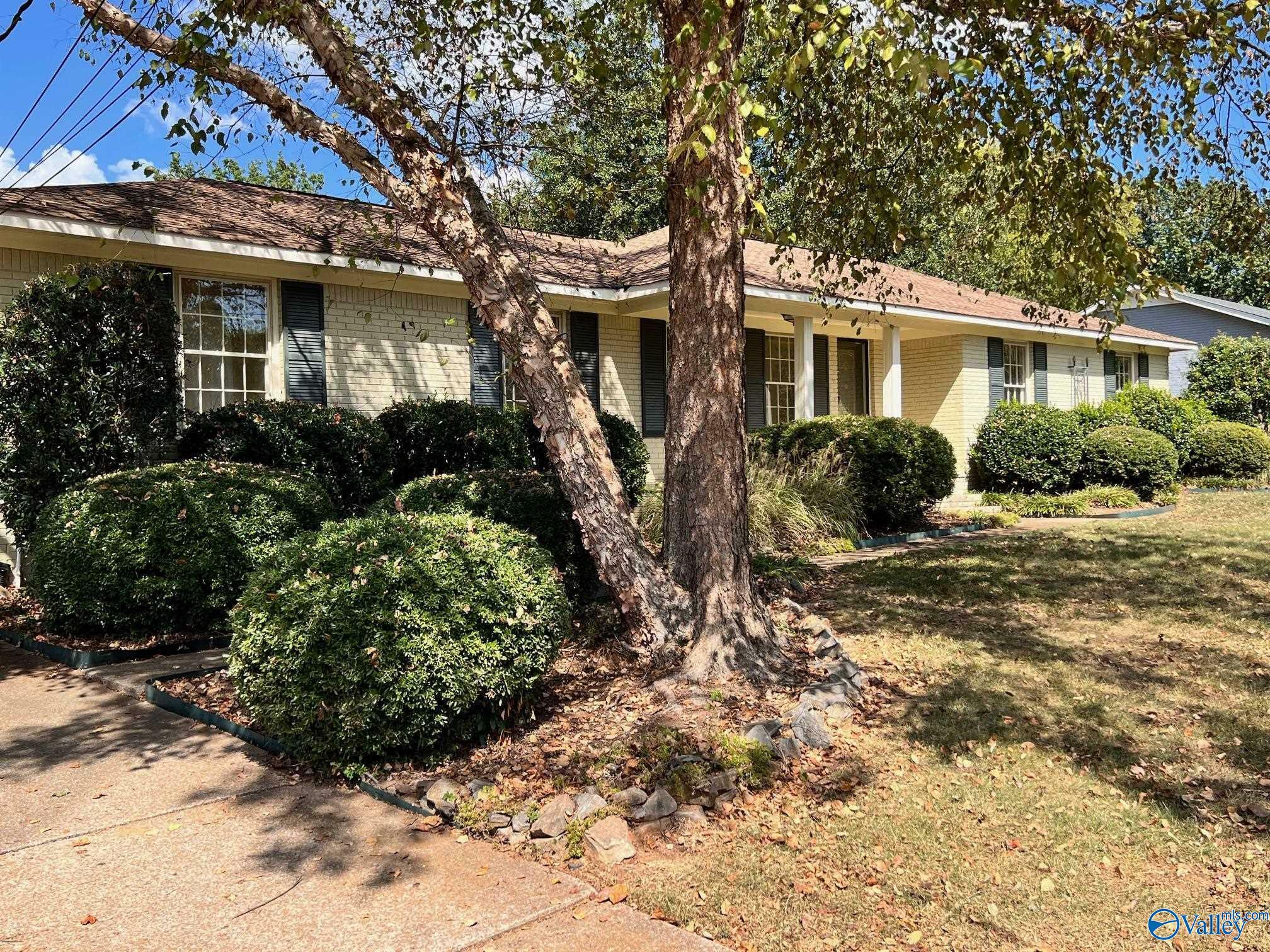 Property Photo:  2112 Southpark Blvd SW  AL 35803 