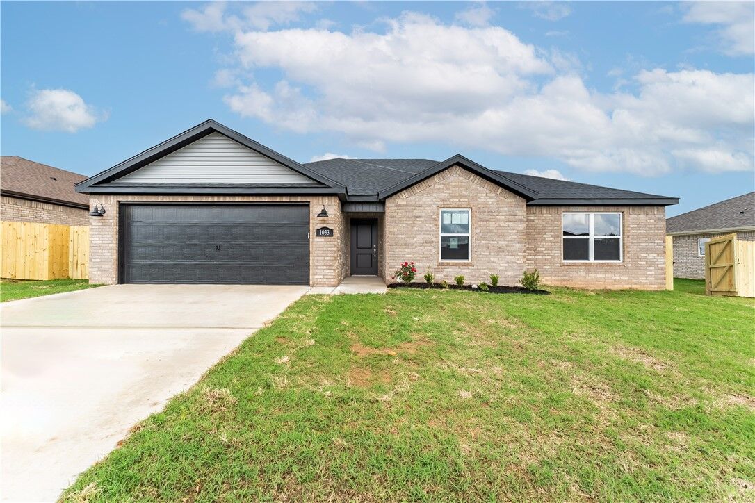 Property Photo: 1025 Glenora Avenue AR 72745