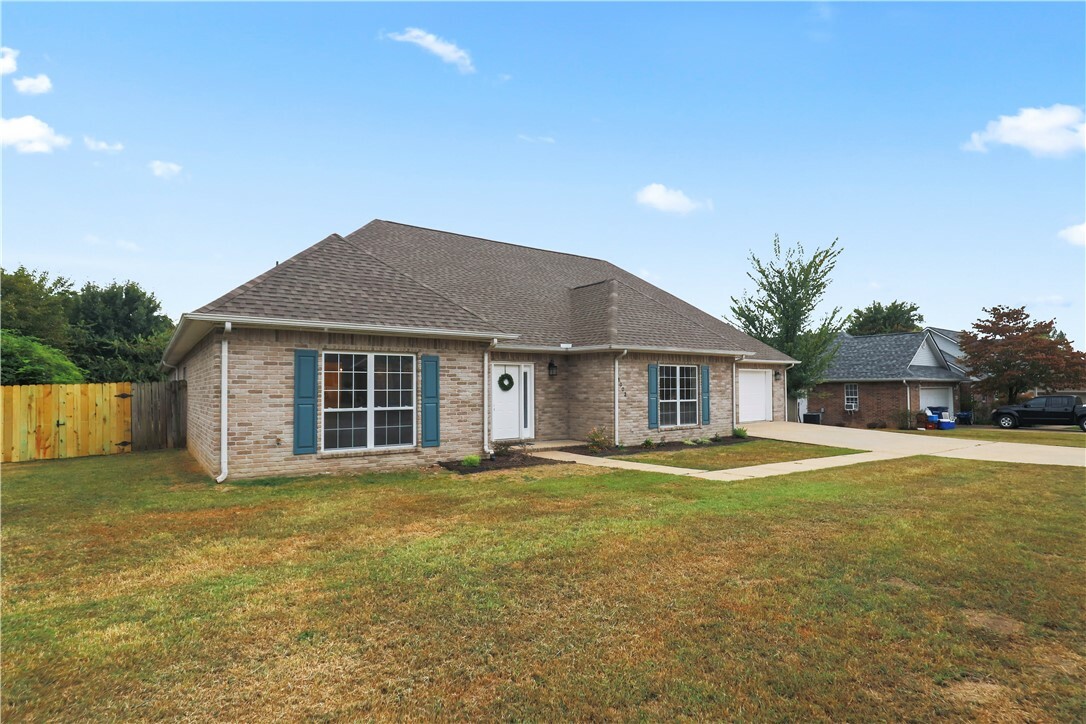 Property Photo:  1003 Raintree Court  AR 72761 