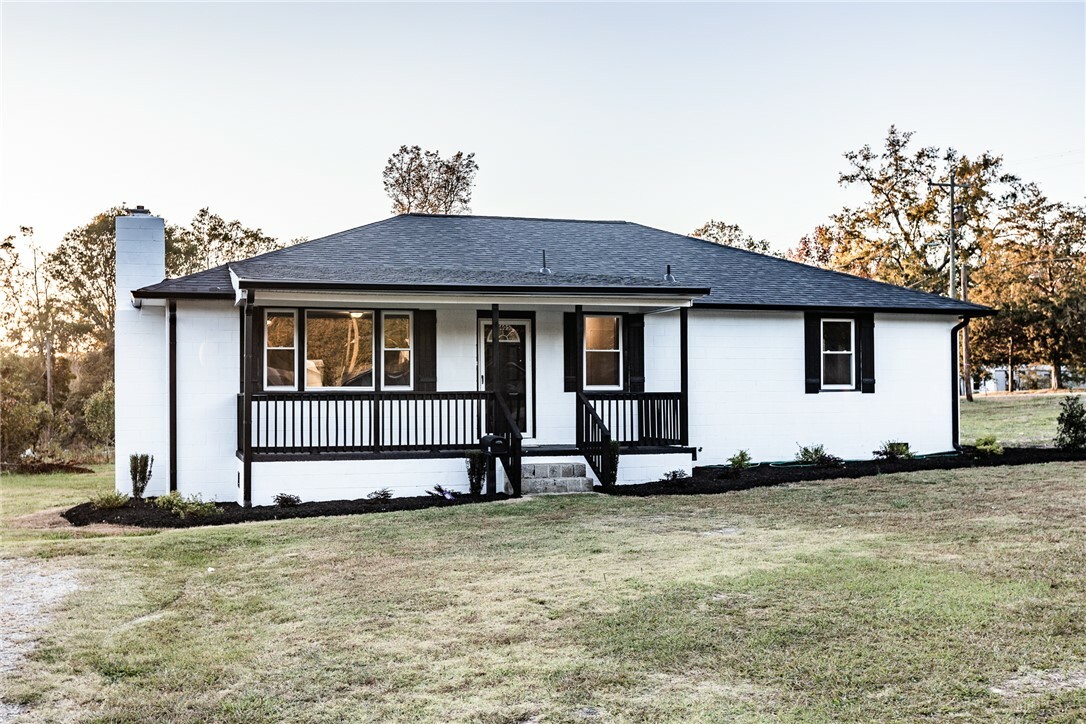 Property Photo: 405 Hammett Street SC 29654