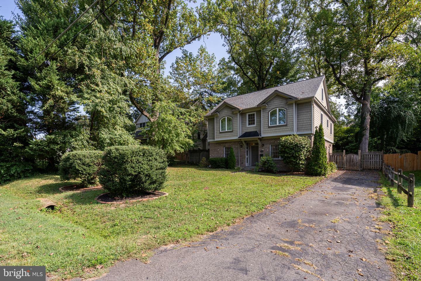 Property Photo:  2123 Grayson Place  VA 22043 