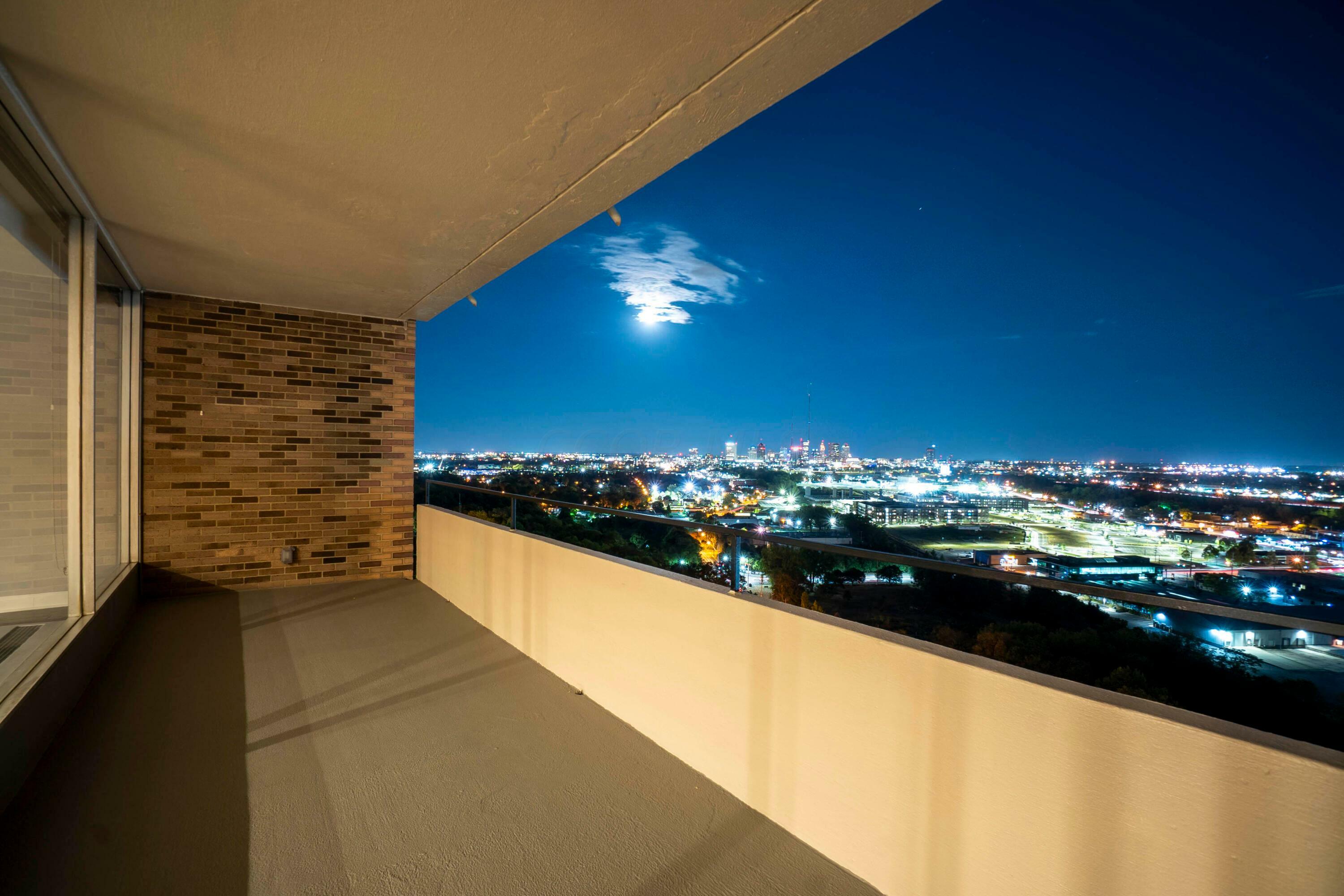 Property Photo: 1000 Urlin Avenue OH 43212