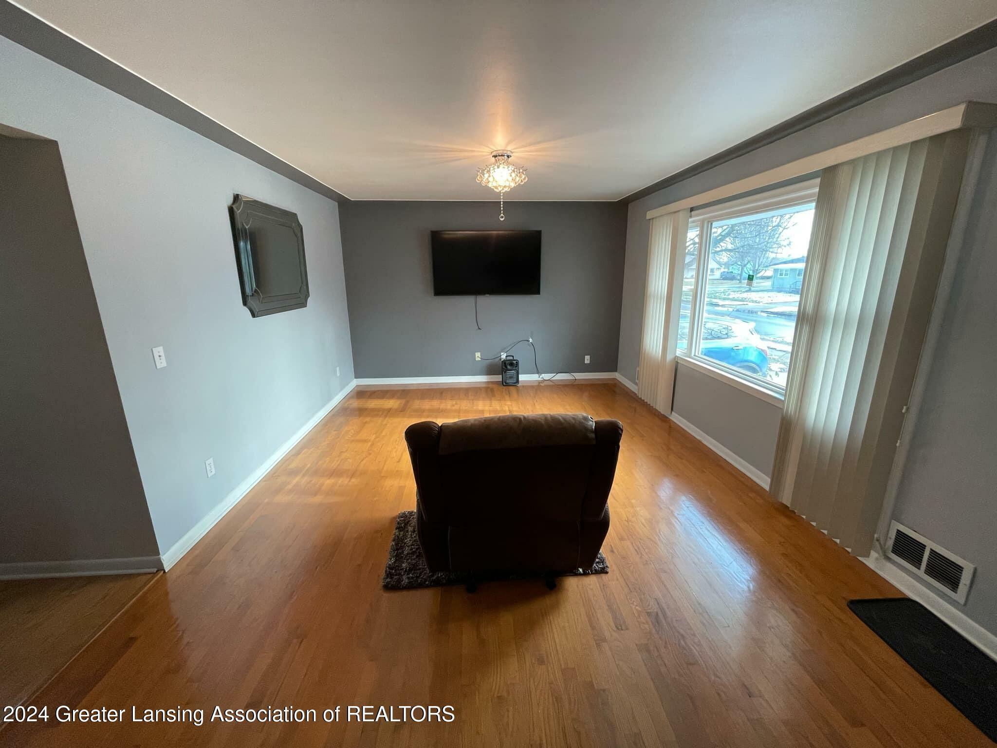 Property Photo:  1101 Kendon Drive  MI 48910 