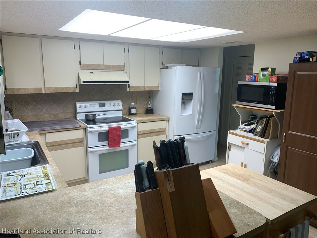 Property Photo:  2110 Pinewood Boulevard  FL 33870 