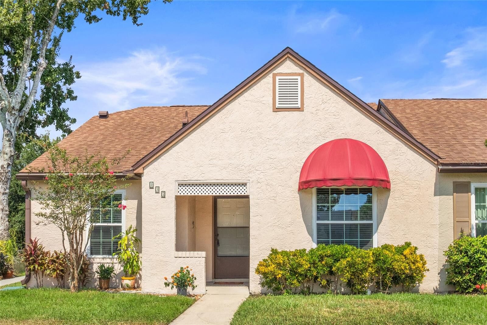 Property Photo: 137 Dresdan Court FL 32771