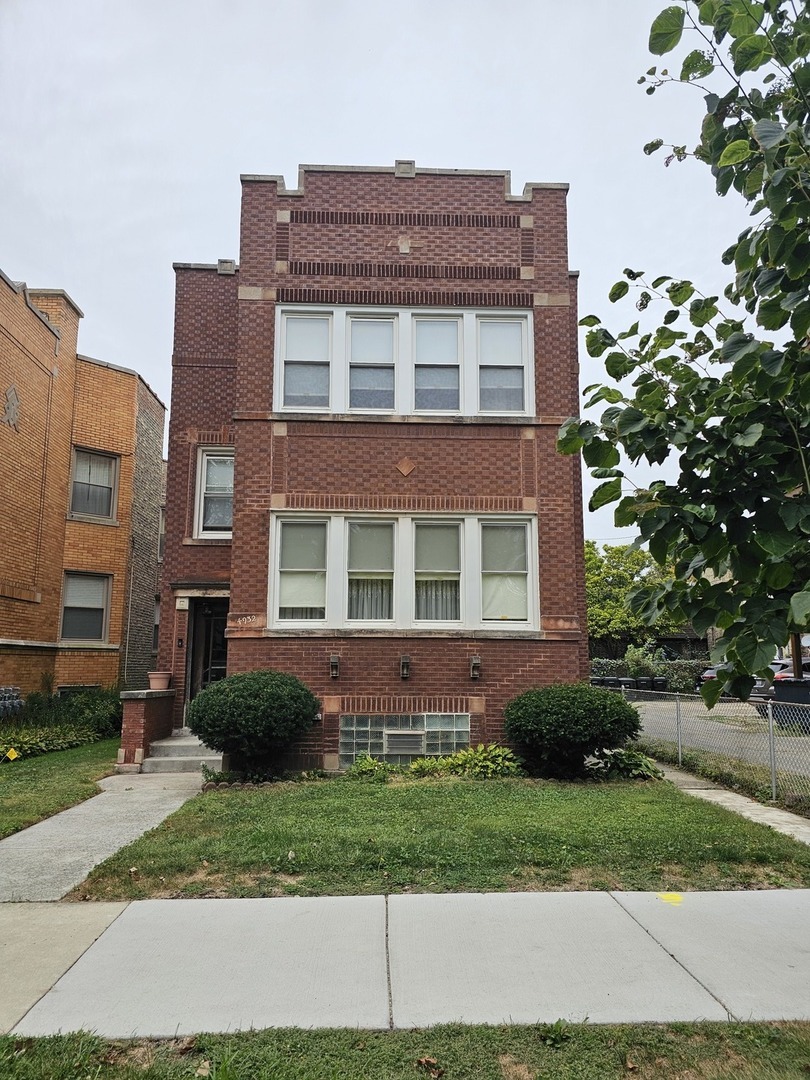 4932 N Francisco Avenue  Chicago IL 60625 photo