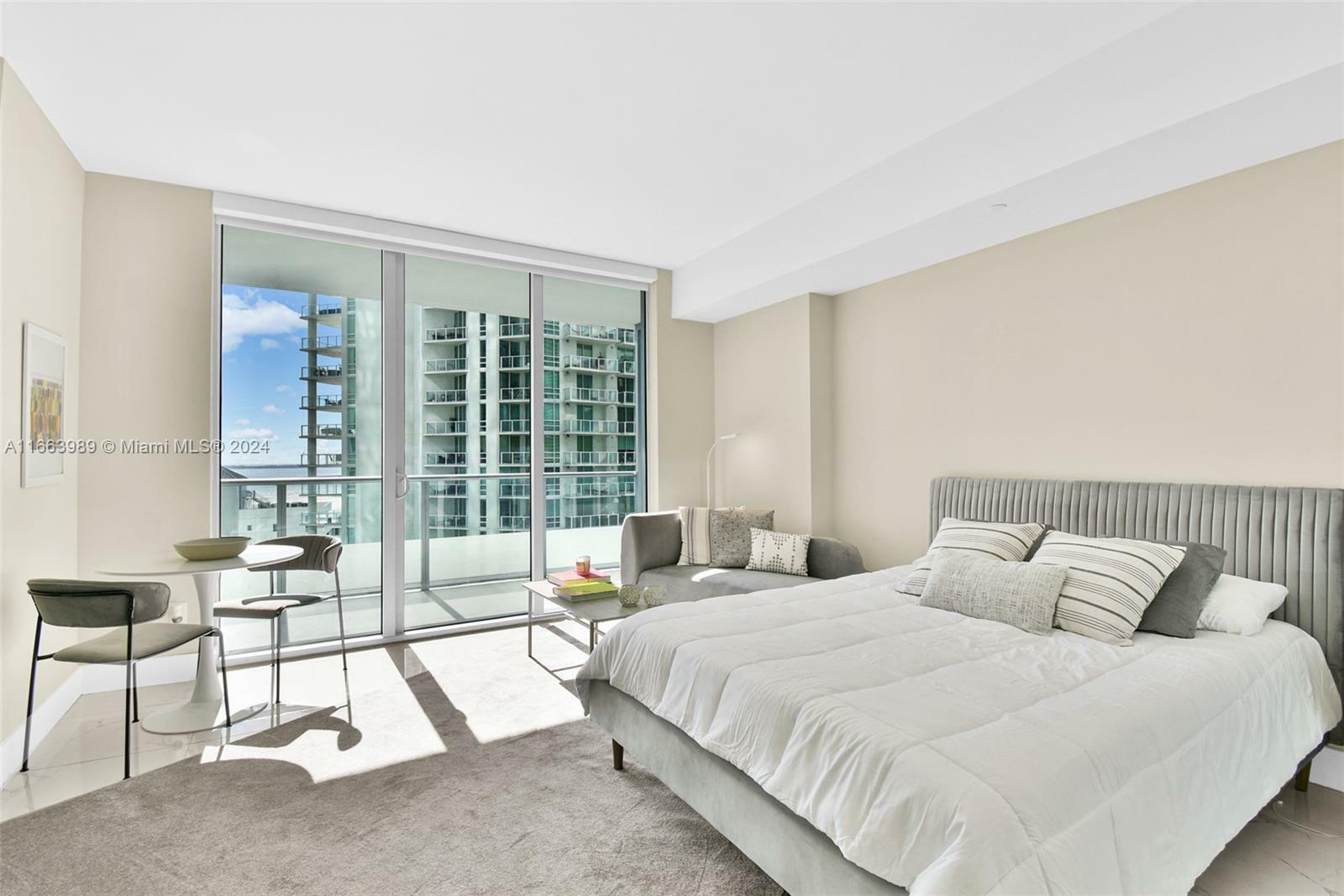 Property Photo:  1300 Brickell Bay Dr 1806  FL 33131 